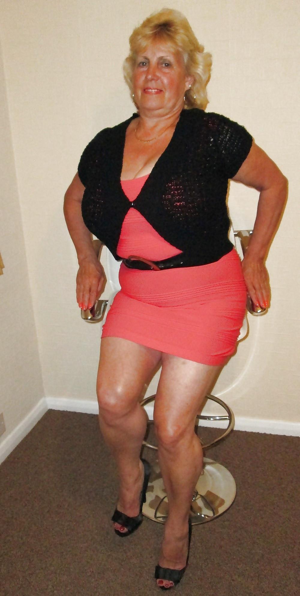 10P Big tiited GILF