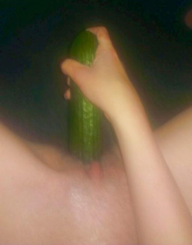 8P girlfriend playing wet pussy cucumber