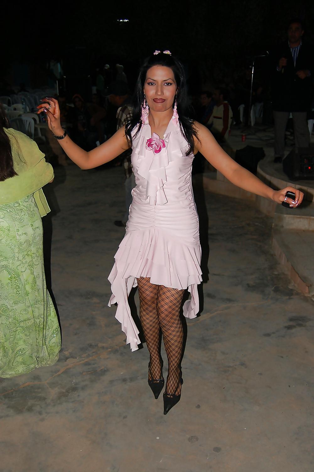25P Algerian Hot Dancer