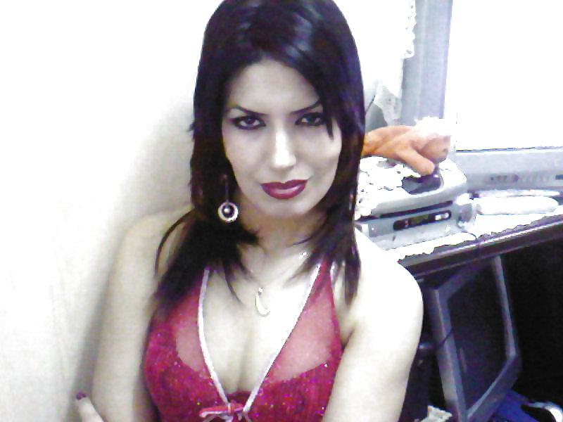 25P Algerian Hot Dancer