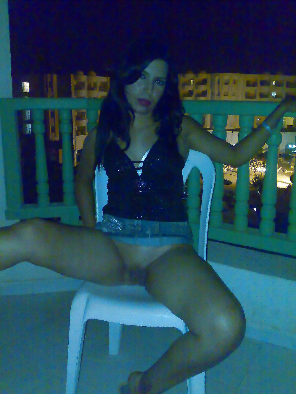 25P Algerian Hot Dancer