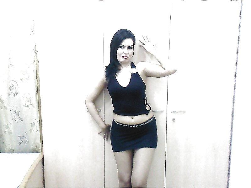 25P Algerian Hot Dancer