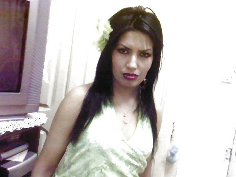 25P Algerian Hot Dancer