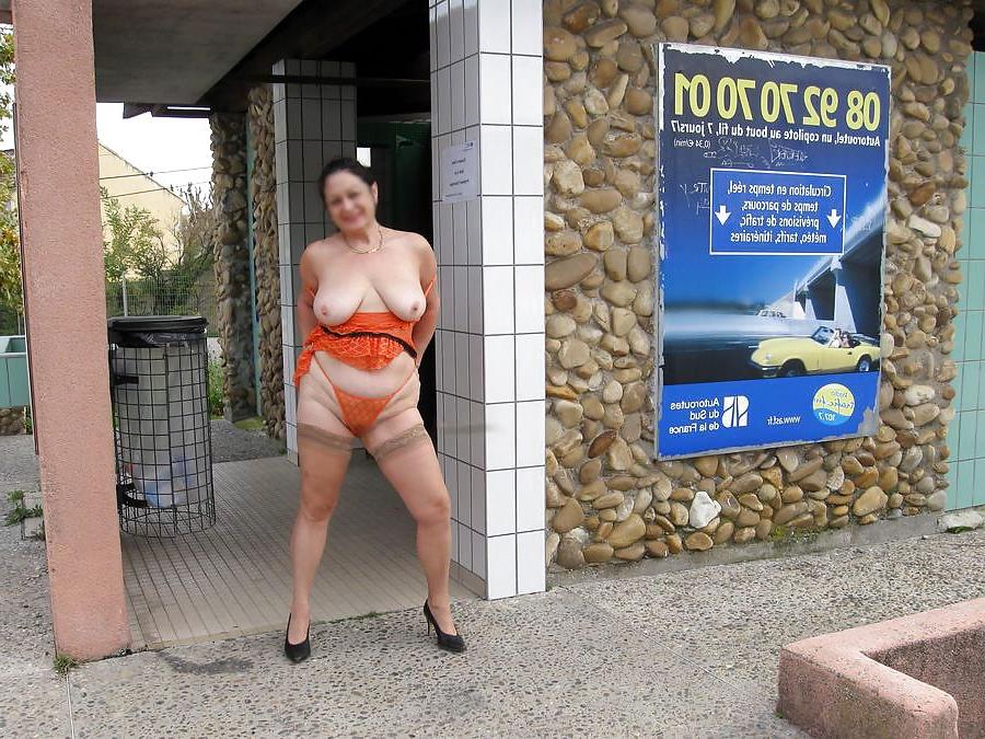 25P Sexy french exhibitionist