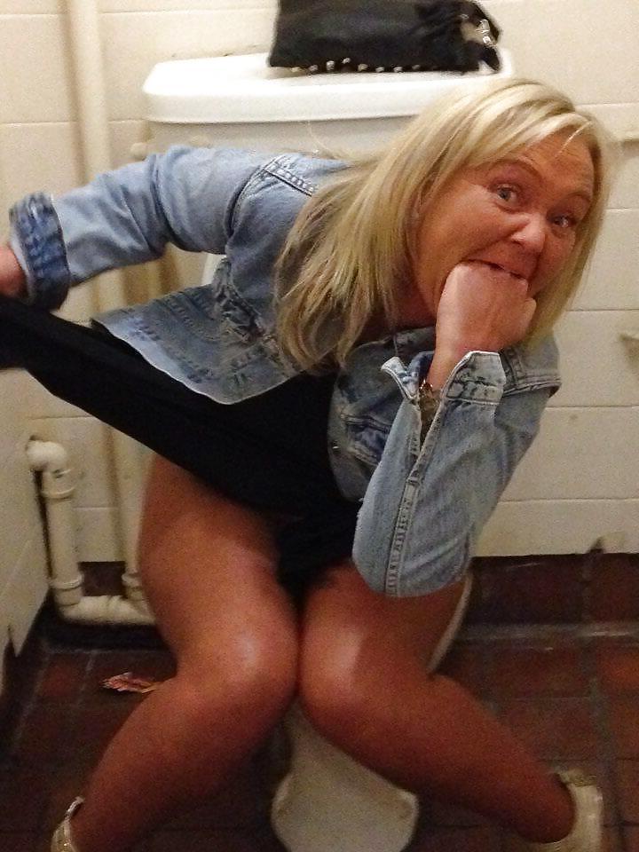 4P Hot Horny UK Tanned Toilet Slut