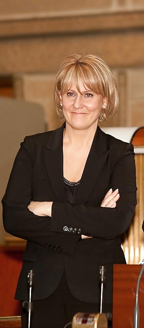 25P I love jerking off to Conservative Nadine Morano