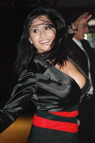 25P ROMANIAN CELEBRITY CLAUDIA PATRASCU