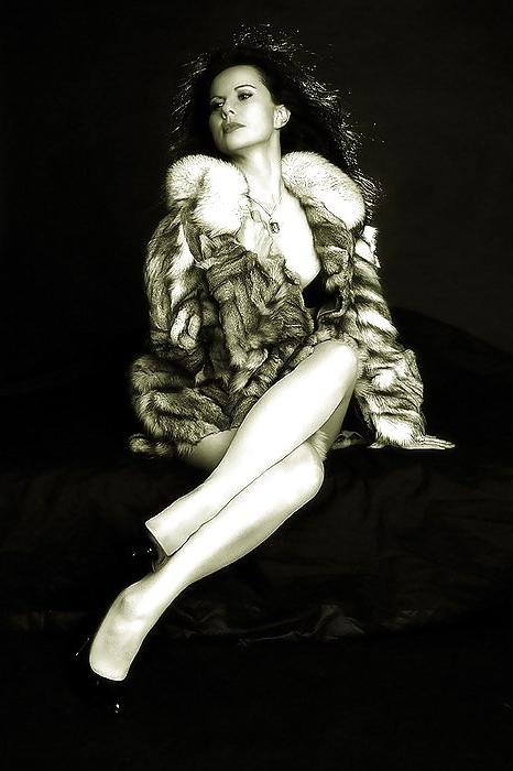 25P Gina Queen of Heels #2