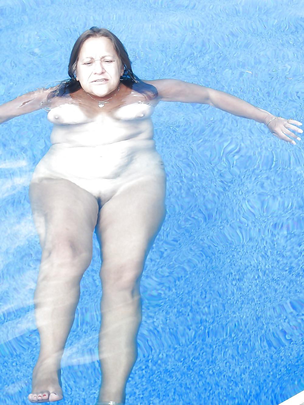 10P My beautiful friend Lucy in the Pool