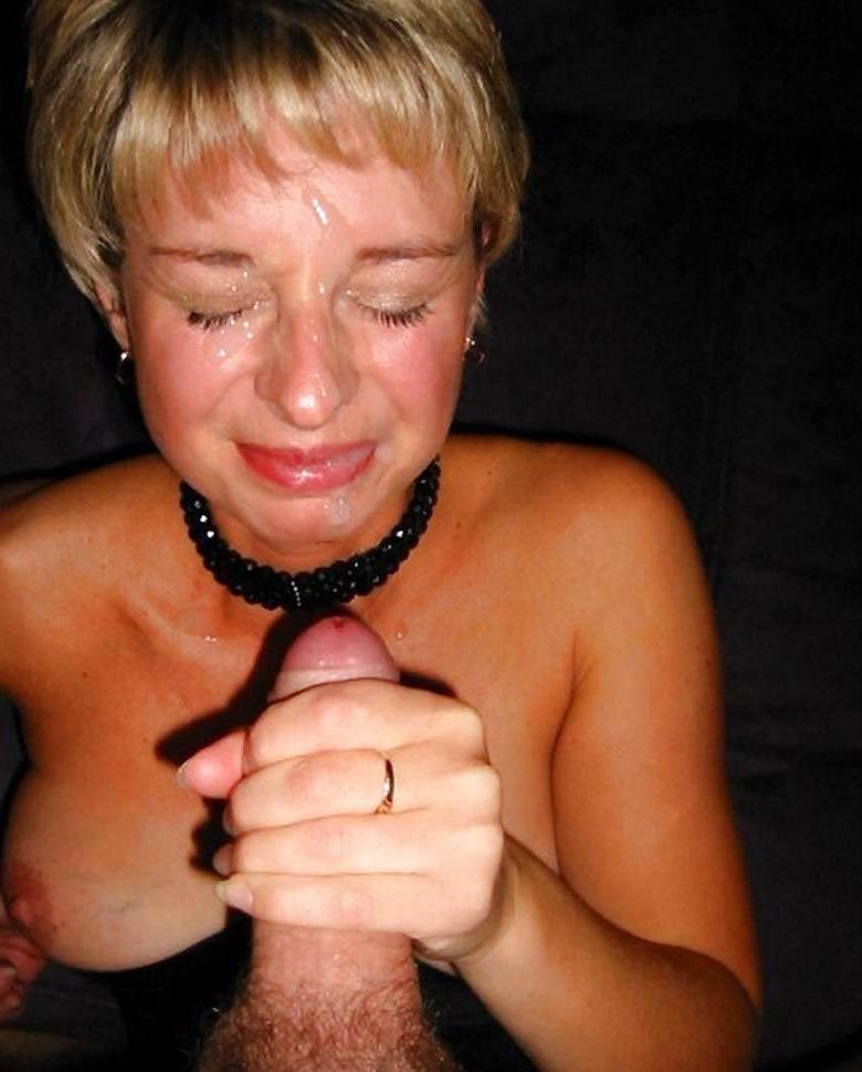25P A beautiful mature women sucking