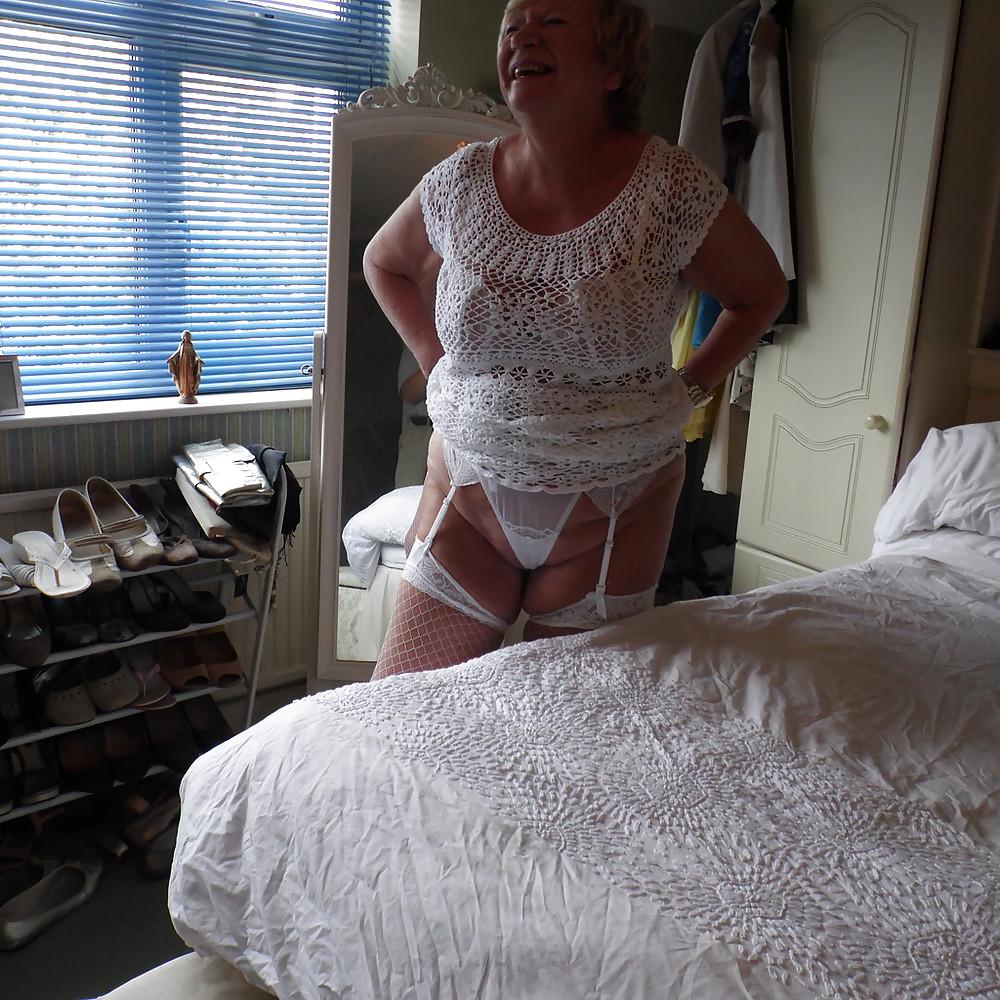 25P GILF.-.Valerie