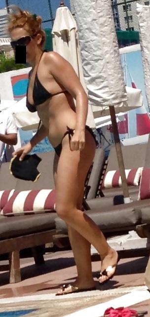5P Turkish Girls by the Pool