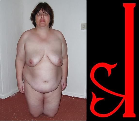 25P Naked posing in slave