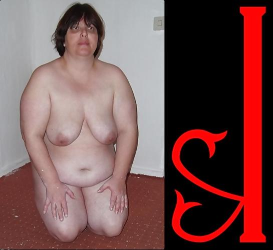 25P Naked posing in slave