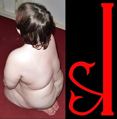 25P Naked posing in slave