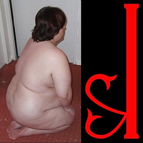 25P Naked posing in slave