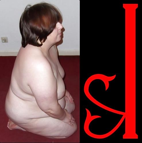 25P Naked posing in slave