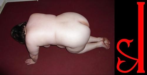 25P Naked posing in slave
