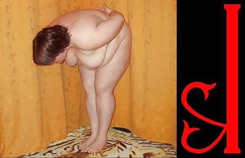 25P Naked posing in slave