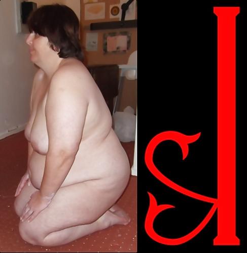 25P Naked posing in slave