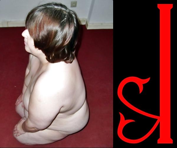 25P Naked posing in slave