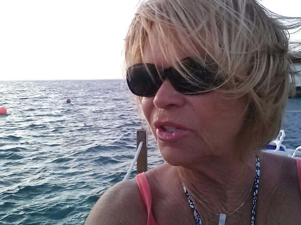 9P LYSA...a mature lesbian BUTCH...