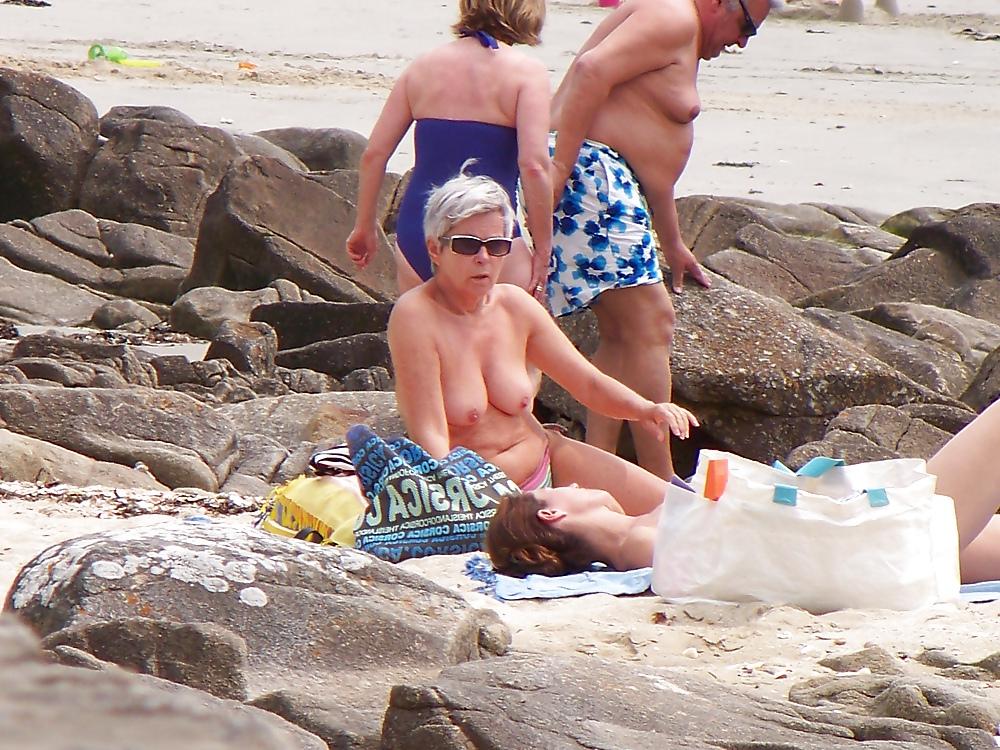25P Nice gilf topless