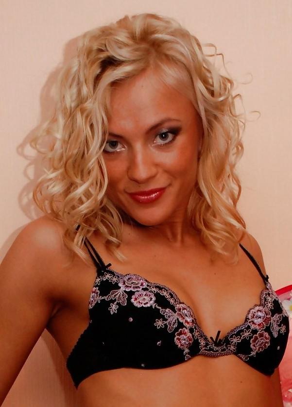 25P Pretty Moscow Dancer Yulia - Part 6 (Pose at Home 1)