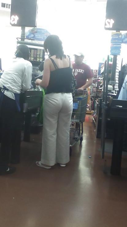 7P Candid NON PORN  mom in supermarket