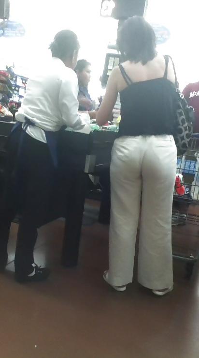 7P Candid NON PORN  mom in supermarket