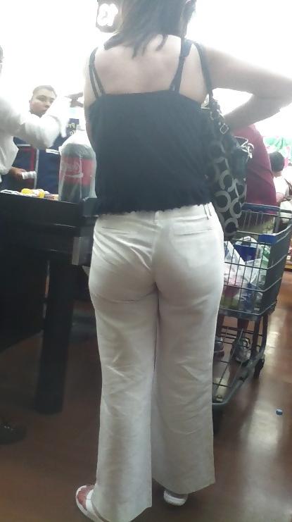 7P Candid NON PORN  mom in supermarket