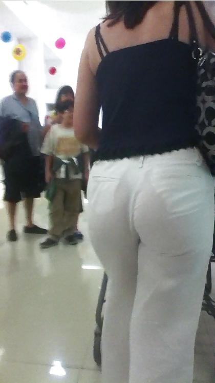 7P Candid NON PORN  mom in supermarket