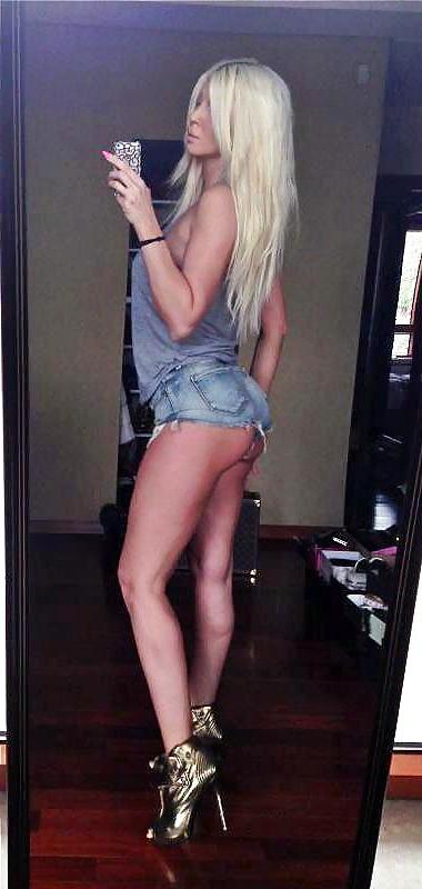 23P Serbian MILF singer Jelena Karleusa