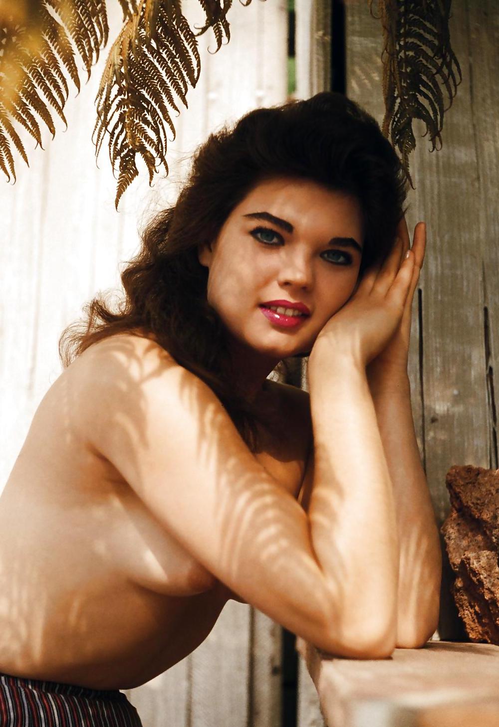 21P Reminiscent Vintage Retro Cottontail Natural Tits Brunette  