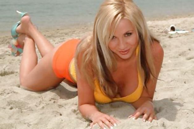 25P ROMANIAN CELEBRITY WHORE ROXANA MARCU