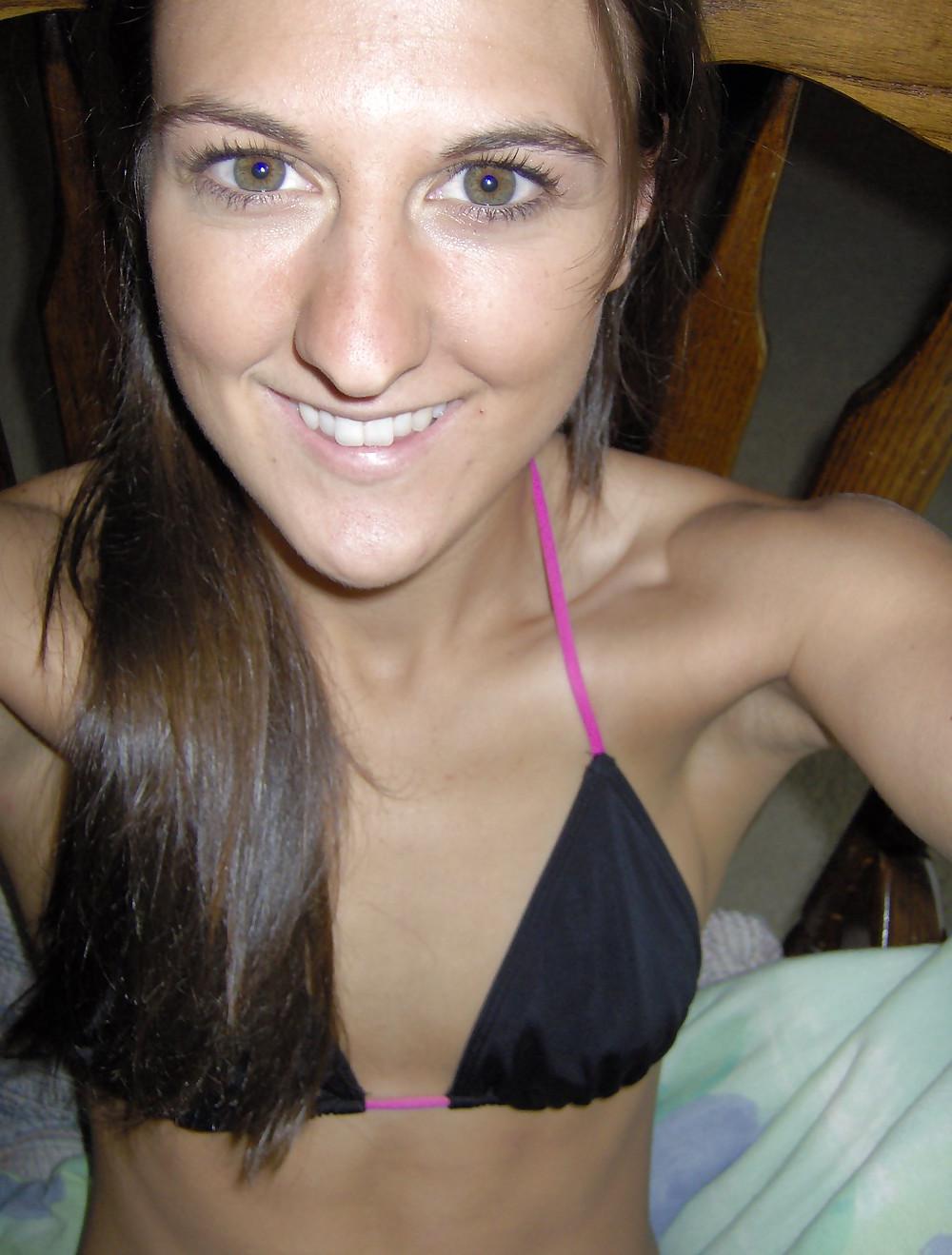 25P Sexy EXGF Posing