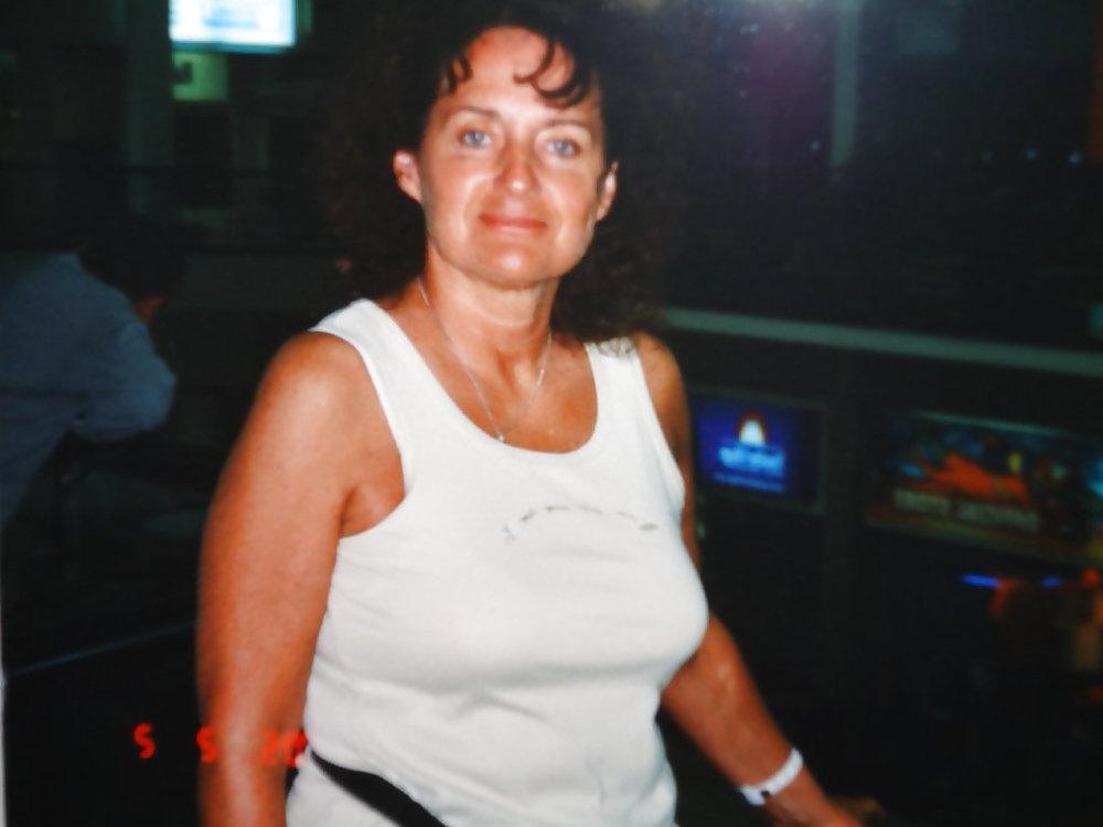 10P LisaLEZ...a mature LESBIAN