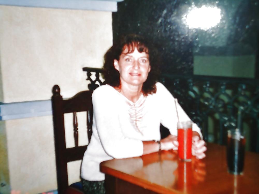 10P LisaLEZ...a mature LESBIAN