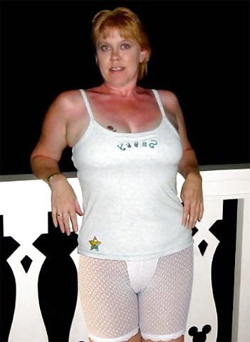 22P Mature ladies in knickers!