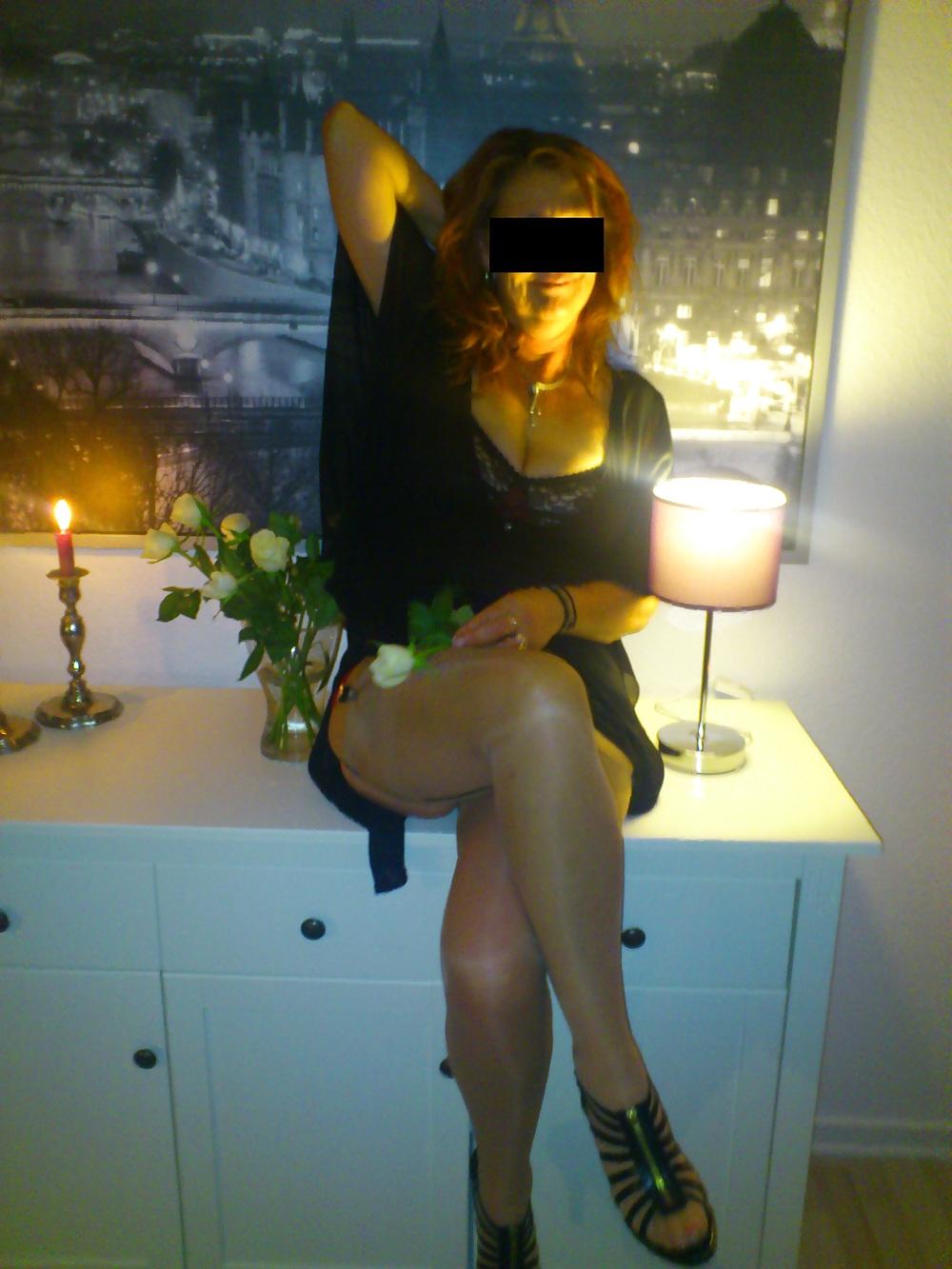 25P Wife posing in sexy stockings friday night
