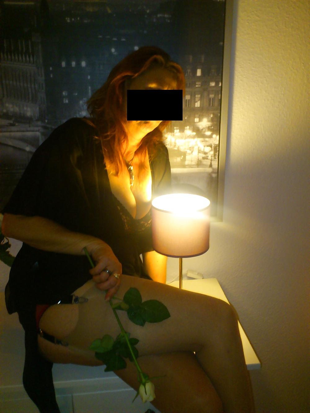 25P Wife posing in sexy stockings friday night