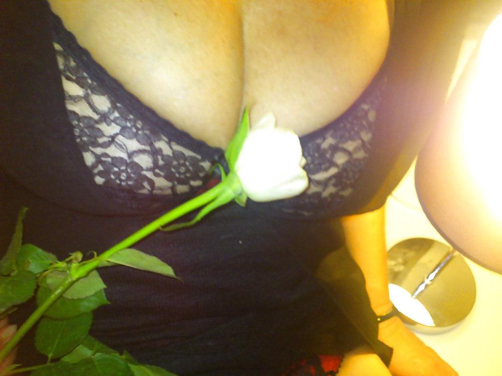 25P Wife posing in sexy stockings friday night