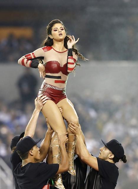 25P Selena Gomez Oops 
