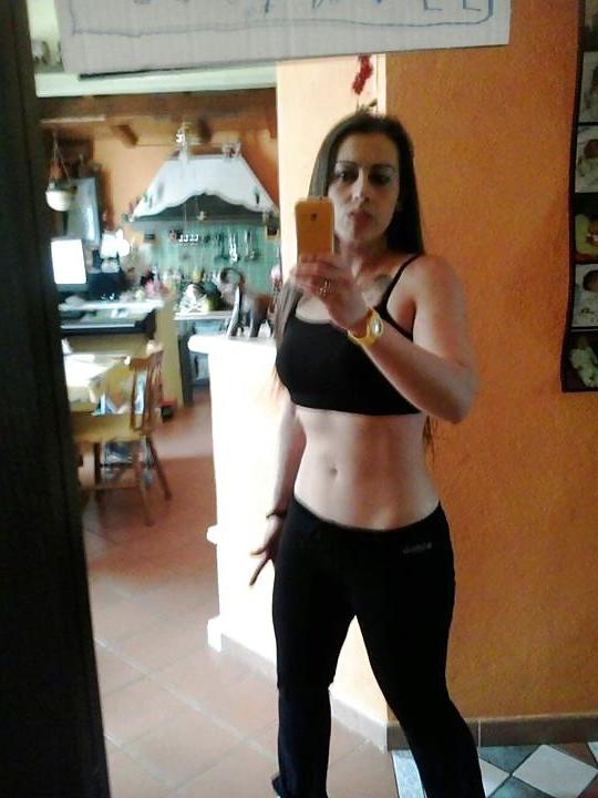 11P Italian women: Gina