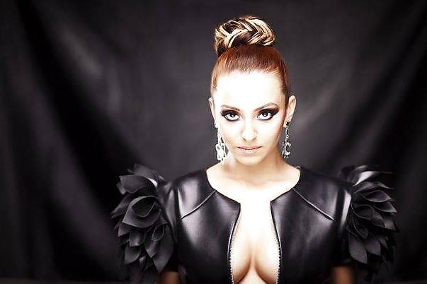 22P ROMANIAN CELEBRITY SINGER GIULIA 