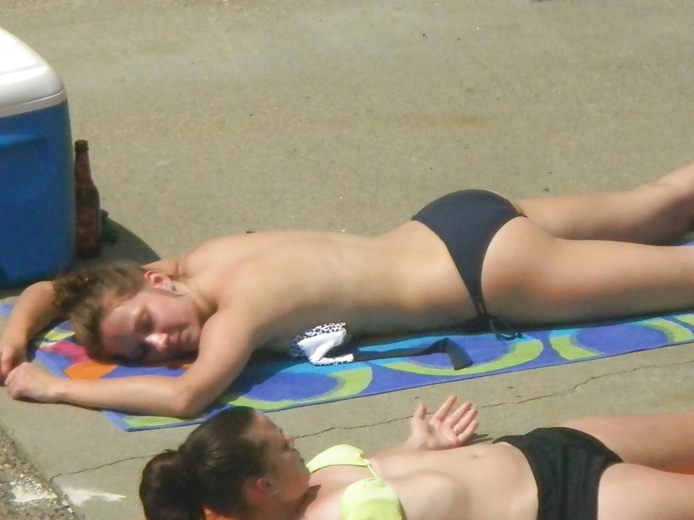 25P Teen flashes her titties sunbathing