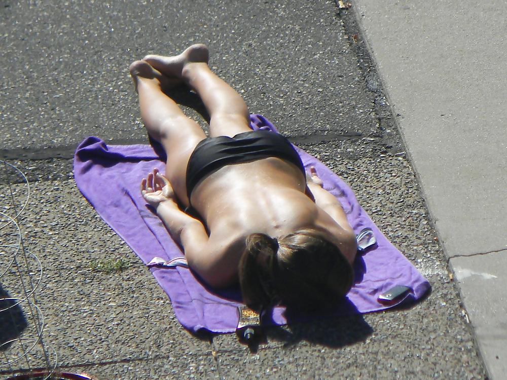 25P Teen flashes her titties sunbathing