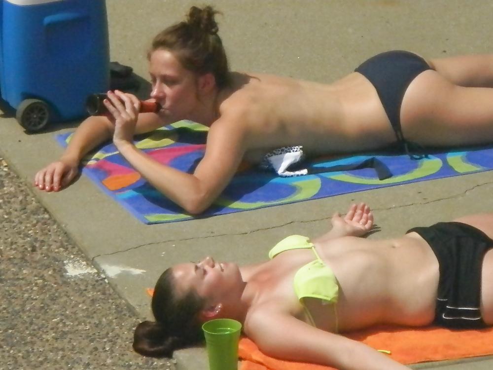 25P Teen flashes her titties sunbathing