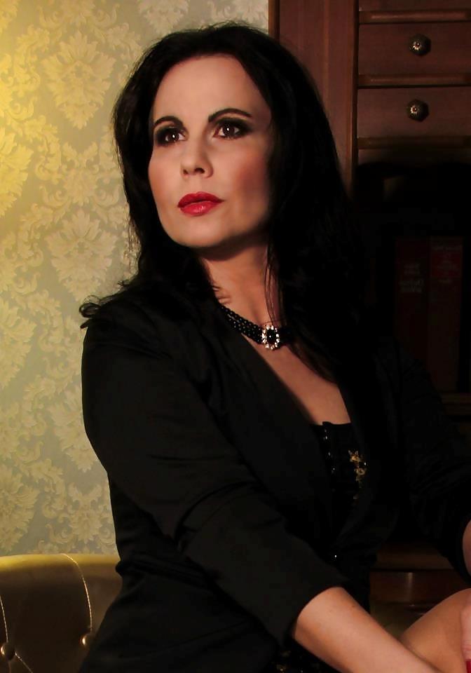 25P Gina Queen of Heels #3