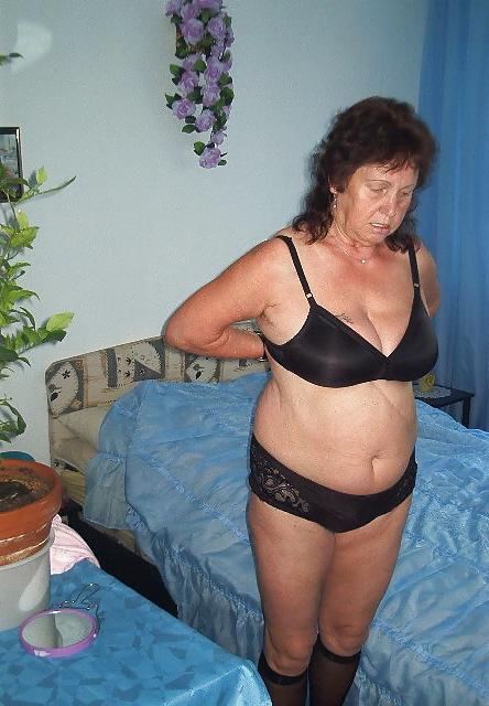 20P Mature in lingerie